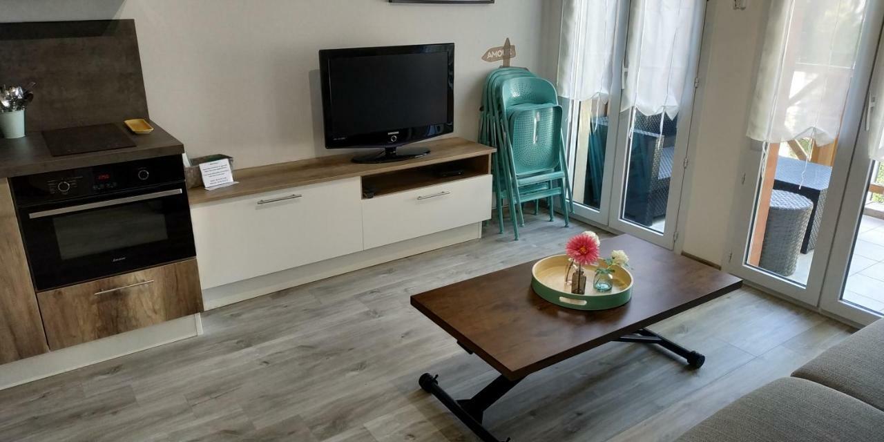 Au Coeur De Port Frejus - T2 30 M² - Tout A Pied Екстер'єр фото