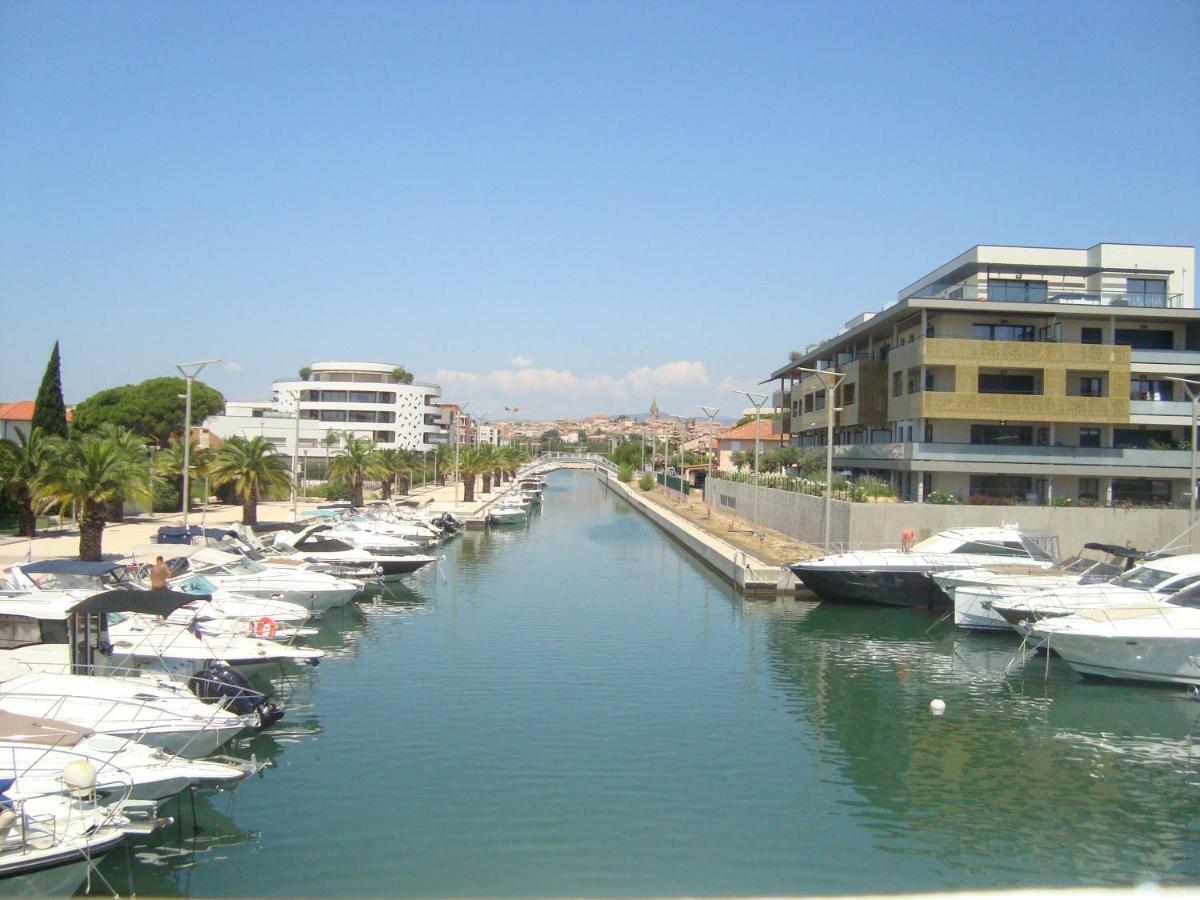Au Coeur De Port Frejus - T2 30 M² - Tout A Pied Екстер'єр фото